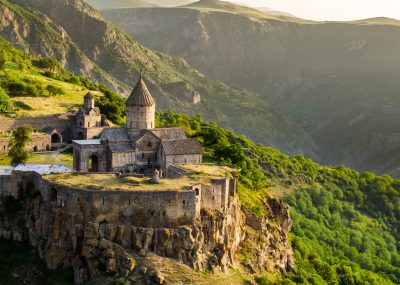 Arménie na podzimní a zimní prodloužené víkendy z Prahy
