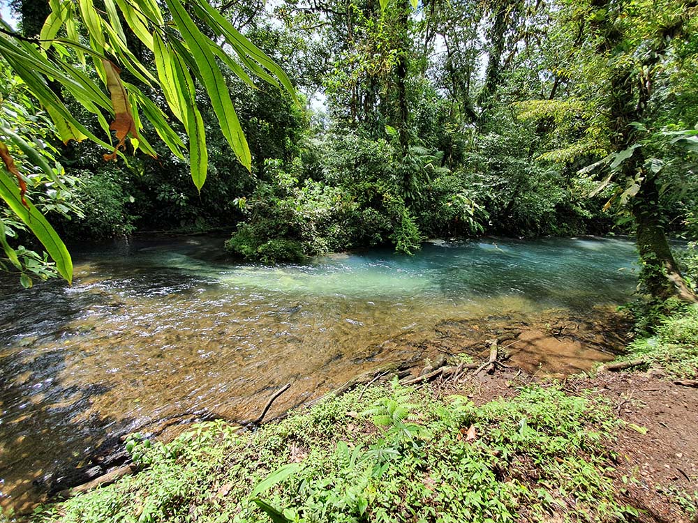 Rio Celeste na svatební cestě v Kostarice