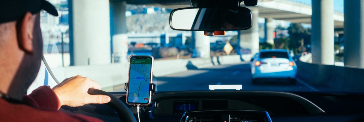 Uber se stane oficiální taxislužbou na letišti v Praze