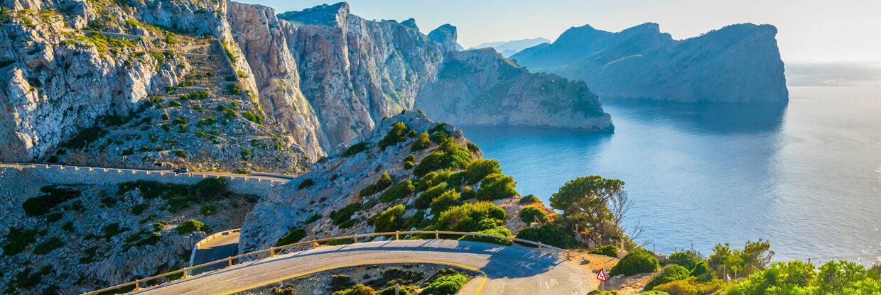 Zimní letenky z Prahy na Mallorcu s velkým příručákem