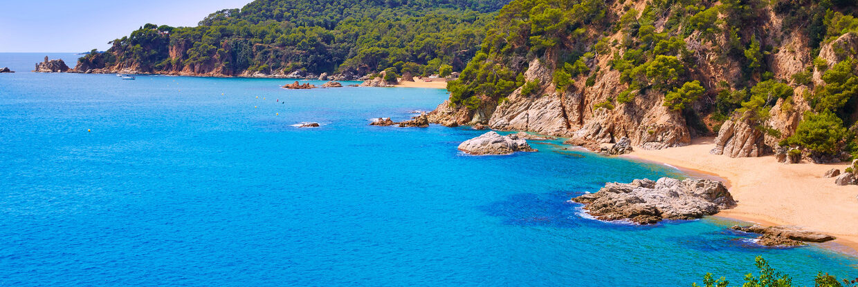 Costa Brava: levné zájezdy z Prahy i Brna s odletem zítra